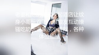 开档黑丝露脸风骚的大屁股少妇深夜跑到公测勾搭大哥激情啪啪，直接在厕所内口交大鸡巴躺在地上让大哥爆草