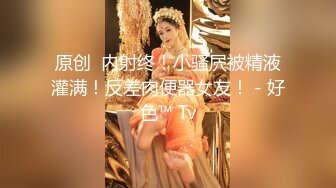  夜总会KTV女厕偷拍小姐尿尿婴儿肥可爱妹子的BB好肥 阴唇都开花了