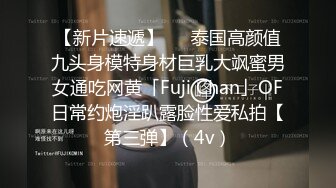 学生妹【小狐狸妲己】暑假的生活挺丰富，标准的少女胴体，约粉丝啪啪，嫩穴被插得有些痛