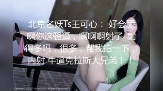  36D顶级美乳尤物，腰细胸大无赘肉，浴室洗澡湿身，揉搓两个打车灯，翘起屁股小露BB